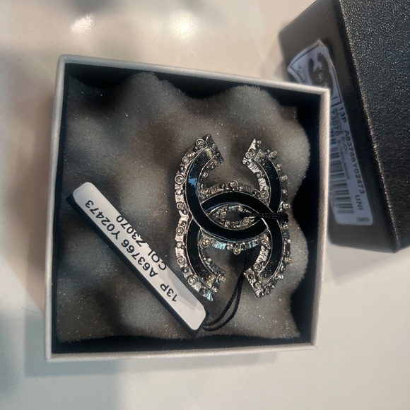 Authentic Chanel brooch - Picture 4 of 5
